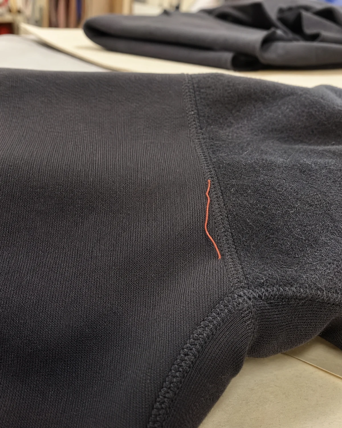 Cotton garment surface within a controlled enzyme-wash window