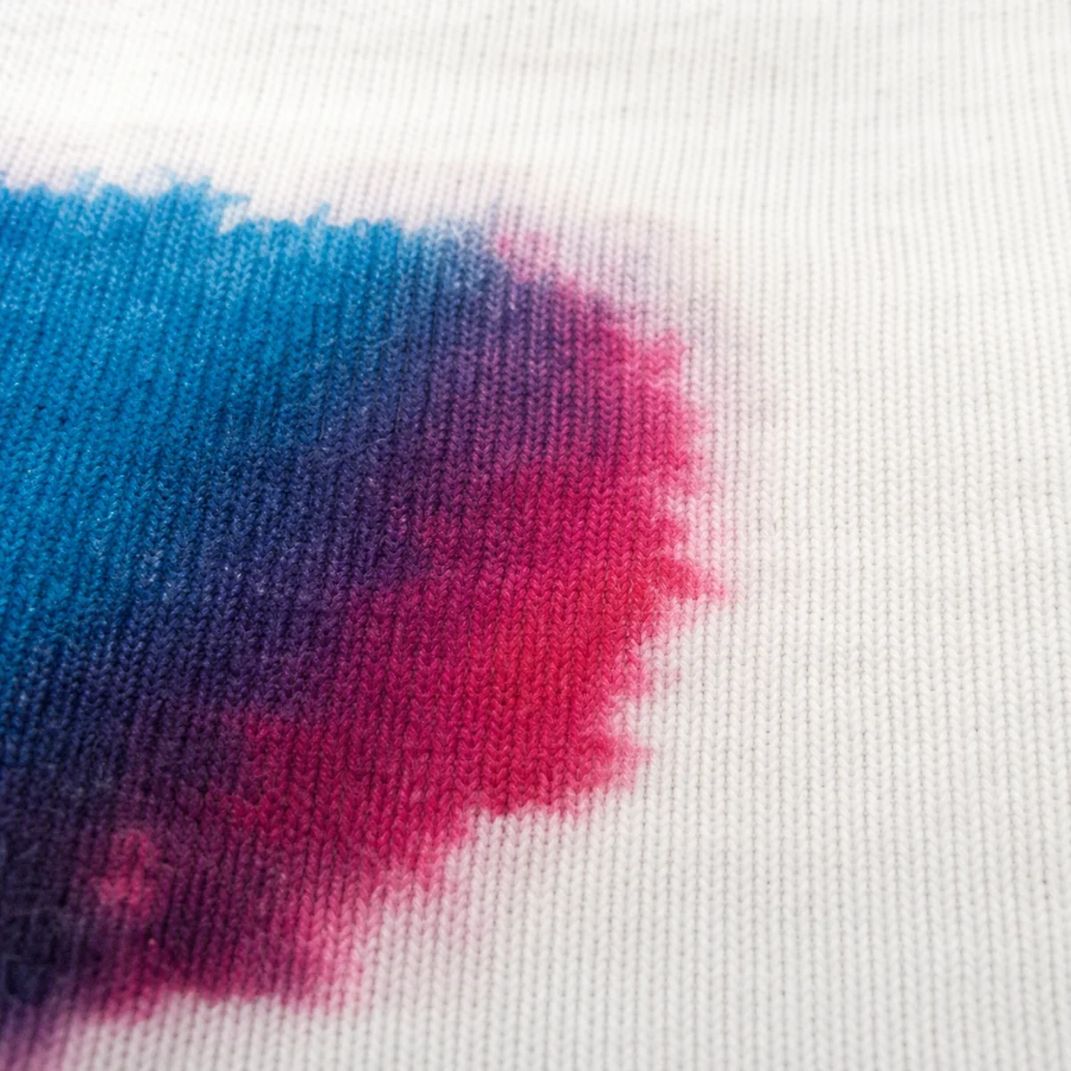 Fuzzy sublimation colour caused by moisture during heat transfer